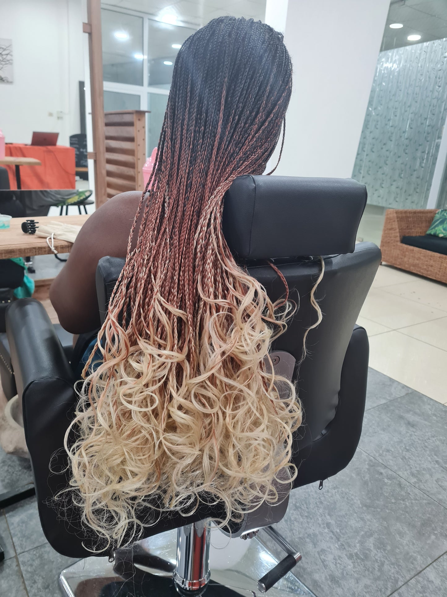 REINE E. French Curls glamour dégradé 3 couleurs noir/châtain clair/blond platine
