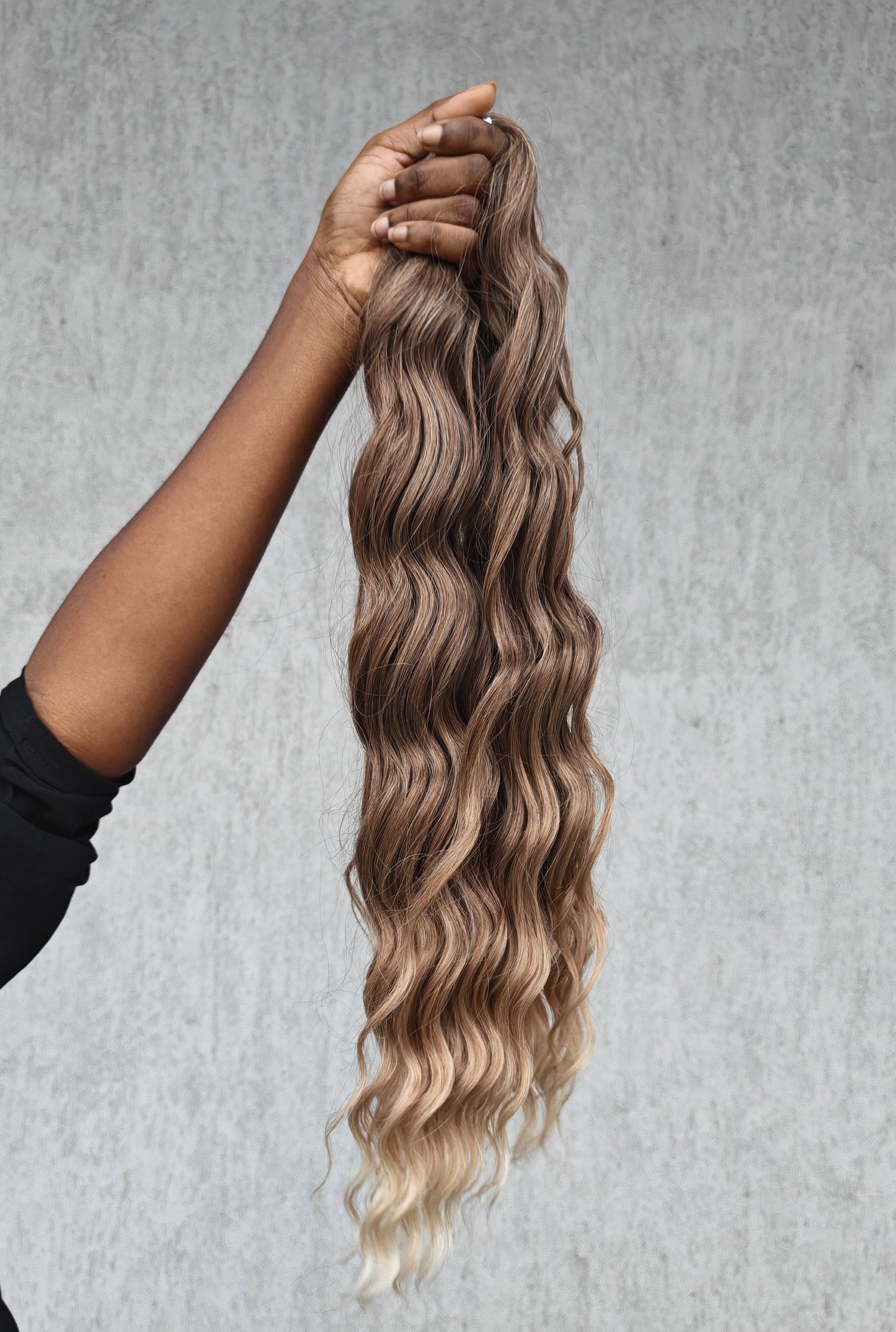 Mèche premium synthétique wavy Anna 24 pouces